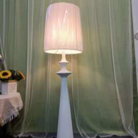 新款高级感客厅北欧奶油侘寂风沙发边简约卧室民宿床头立式落地灯