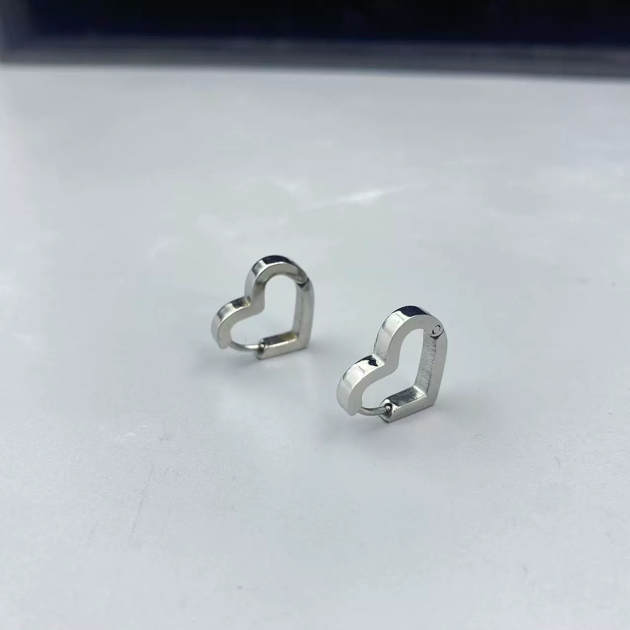 Серьги из нержавеющей стали в форме сердца, французский стиль, легкая роскошь, простой и элегантный дизайн