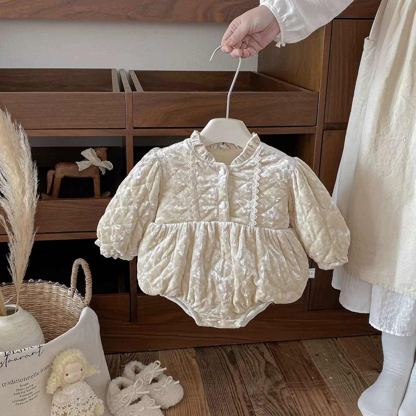 点兮冬季新款婴幼儿绗棉丝绒哈衣女宝宝洋气保暖加绒加厚三角爬服