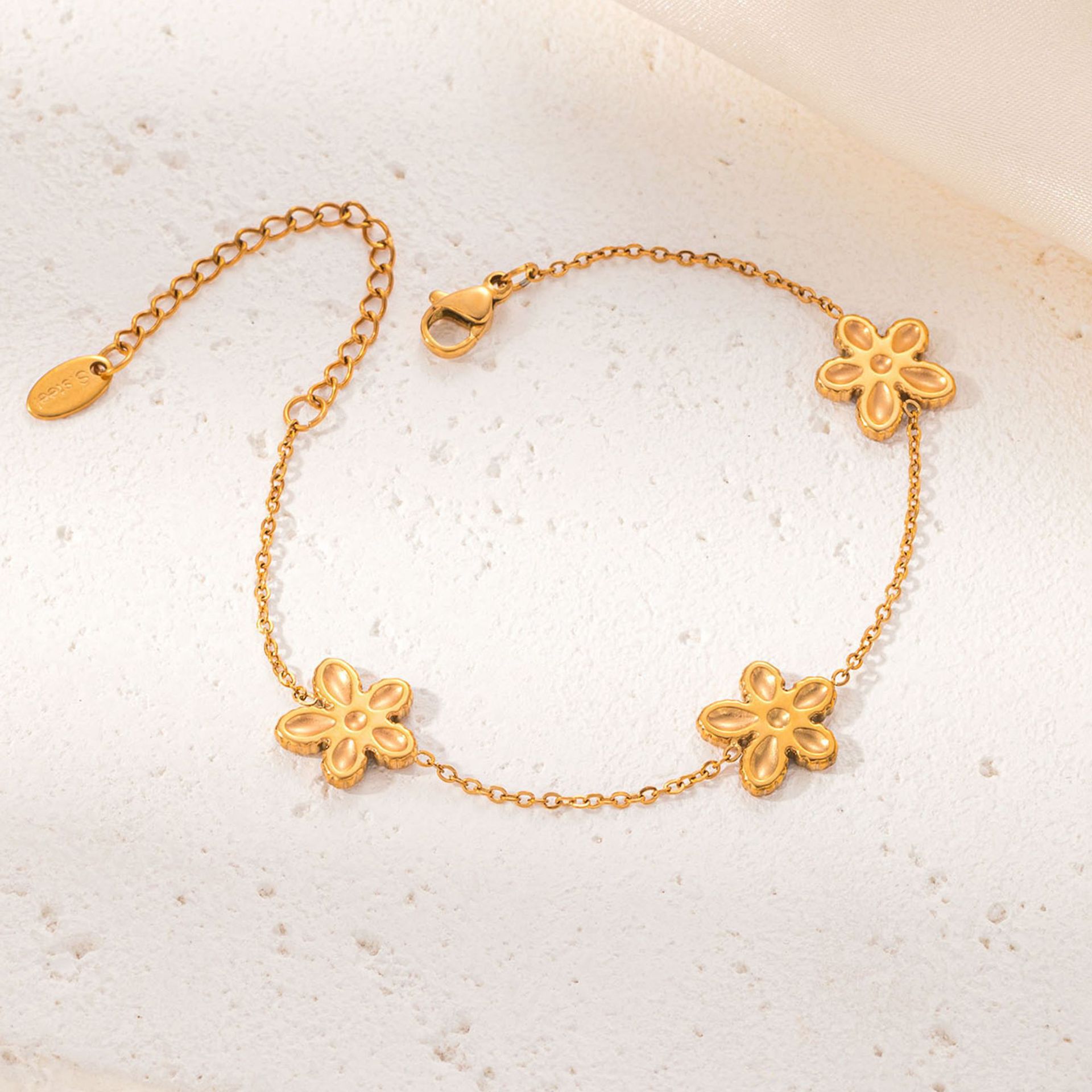 Tres pulseras de flores 0035