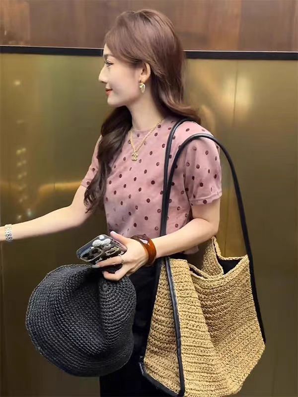 Áo thun nữ tay ngắn chấm bi, dáng rộng, vai xuôi, phong cách mùa hè — màu hồng