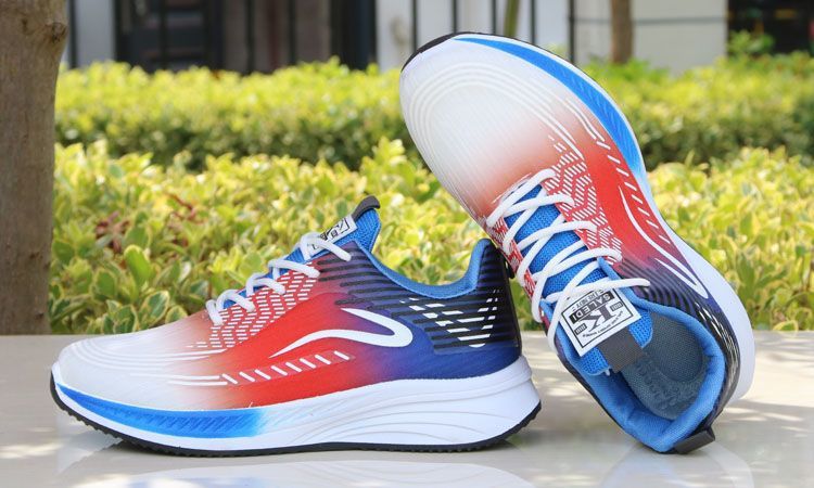 2024 Neue Ice Silk Junior High School Sports Frühlings- und Sommermode Herren-Laufschuhe mit atmungsaktiven_voghion.com