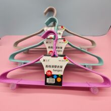 2019衣架 日用百货批发加粗衣撑子 十元店浸塑晾晒衣架2019衣架