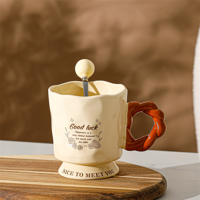 Taza de cerámica de estilo crema Taza de regalo de mano Taza de agua de oficina creativa Taza de café Mujer de alto valor