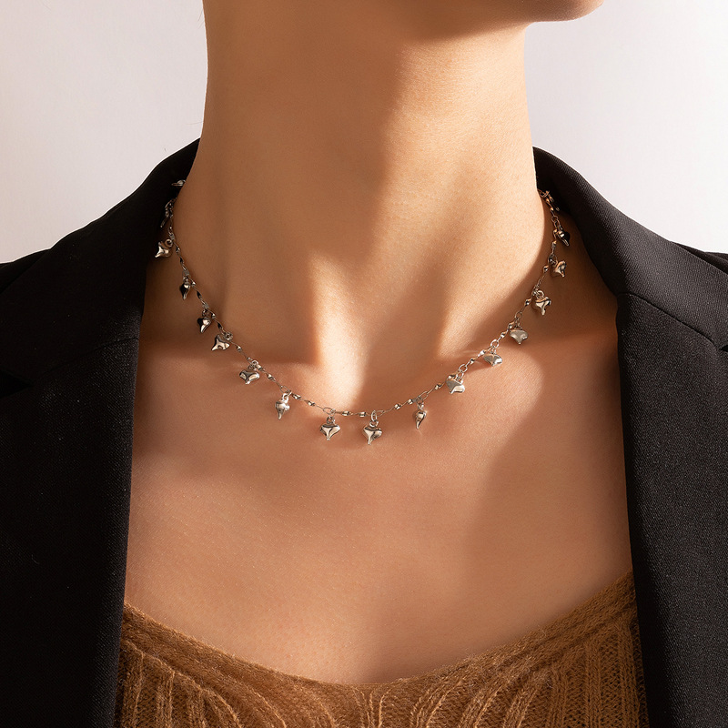 Simple Fashion Geometric Heart Pendant Single Layer Necklace