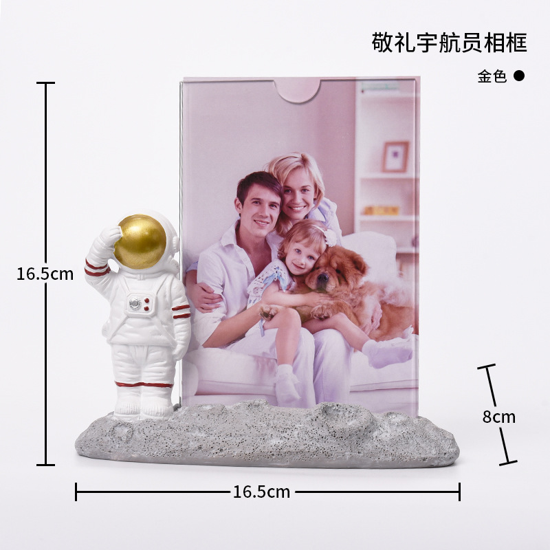 우주비행사 경례 액자-골드