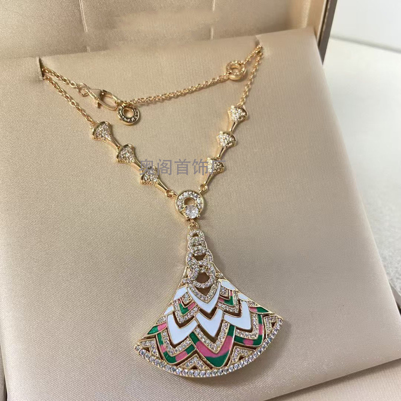 ヨーロッパとアメリカの Baohjia ハイエンド大型カラフルなパターンスカート扇形ネックレス女性用 18K ローズゴールドメッキ高炭素ダイヤモンド|undefined