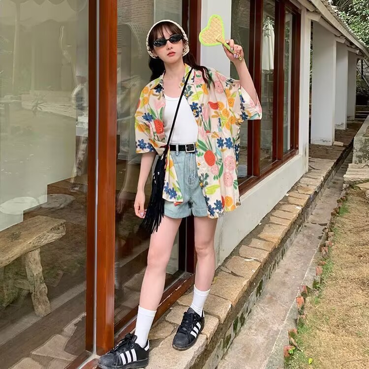 海辺のリゾートスタイルの花柄シャツ夏ルーズカジュアル香港スタイルレトロフラワールーズ半袖シャツ女性のトップ|undefined