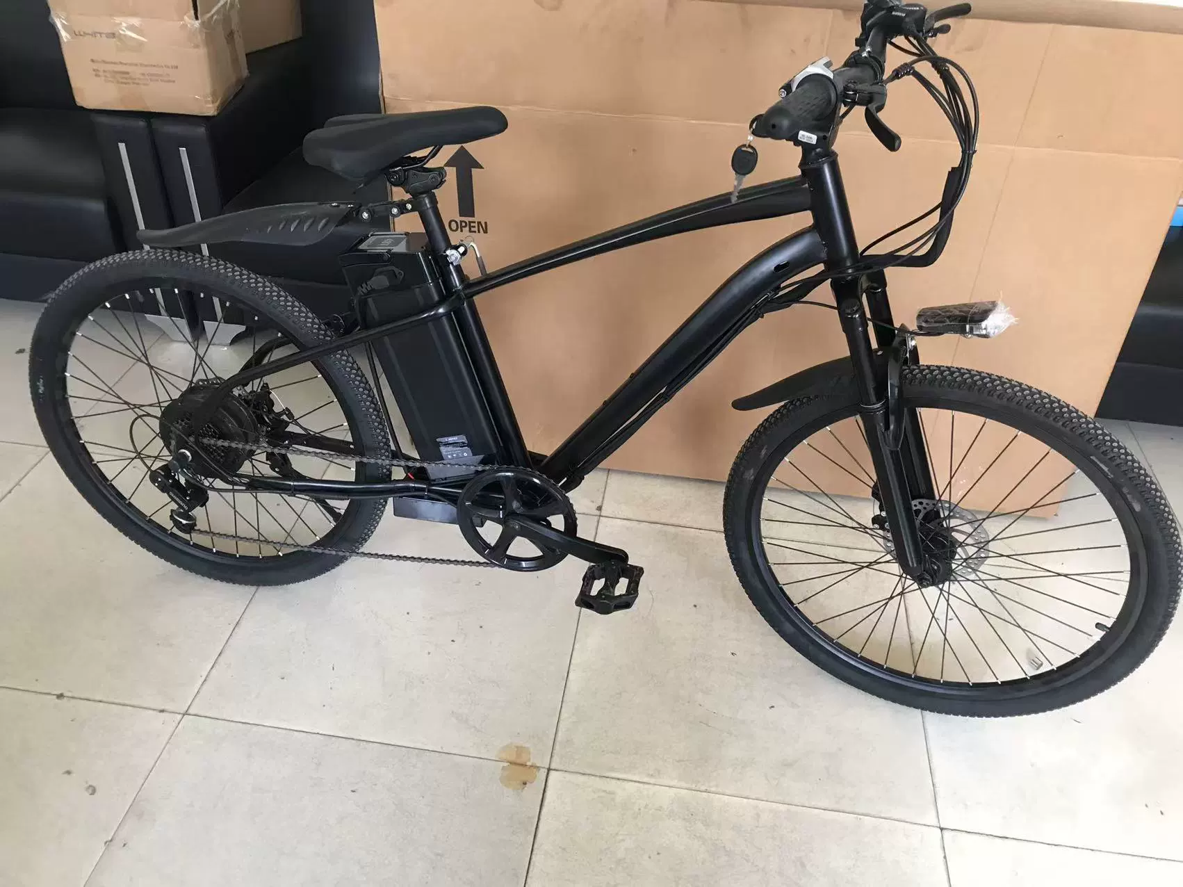 Педальный горный велосипед с электроприводом