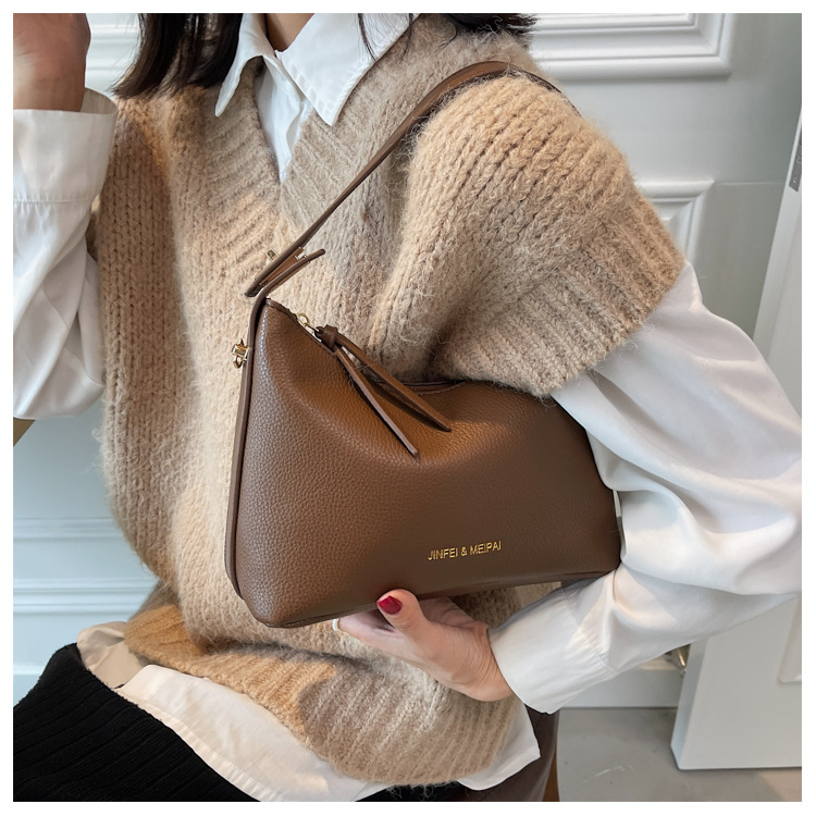 Single Shoulder Messenger Bag 2021 New Solid Color Fashion Lychee Pattern Underarm Bag display picture 4