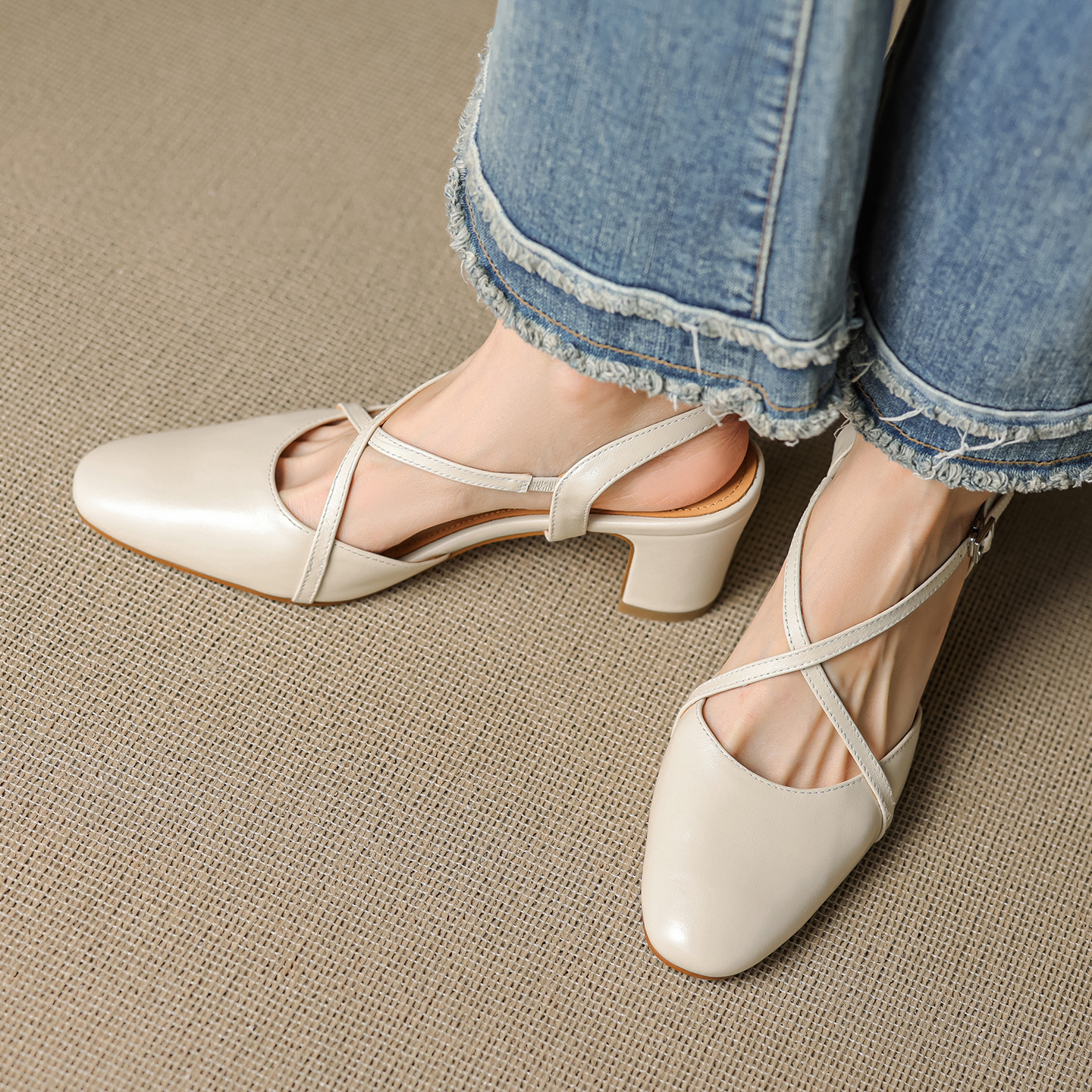 Sandal cao gót nữ mũi nhọn quai chéo buộc dây, gót vuông ổn định — màu trắng ngà