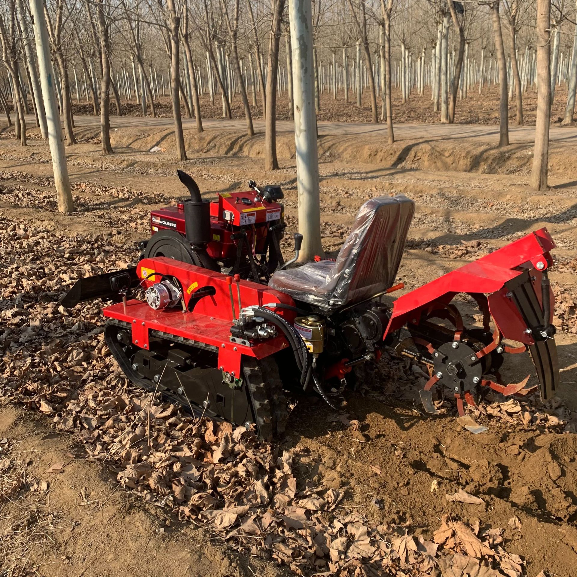 驾驶式履带旋耕机四轮多功能耕地机大棚果园山地丘陵水田耕地机