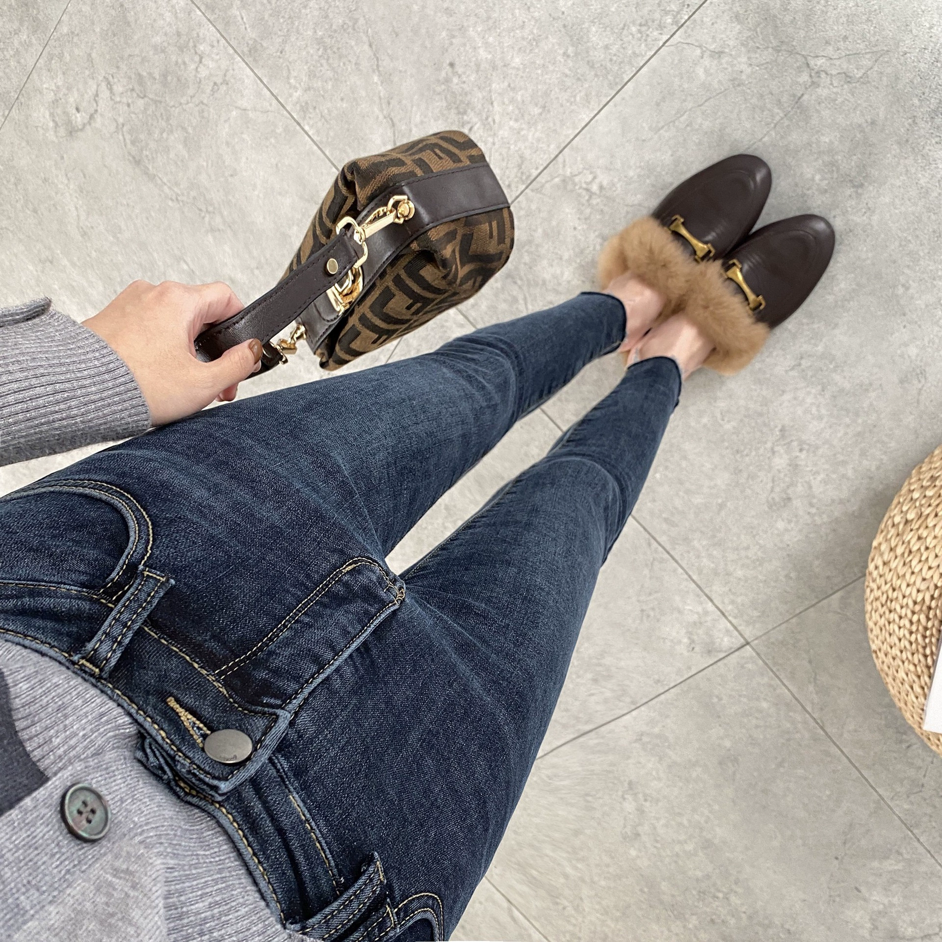 2025秋冬蓝灰色新款百搭牛仔裤女铅笔小脚毛边显瘦牛仔裤女