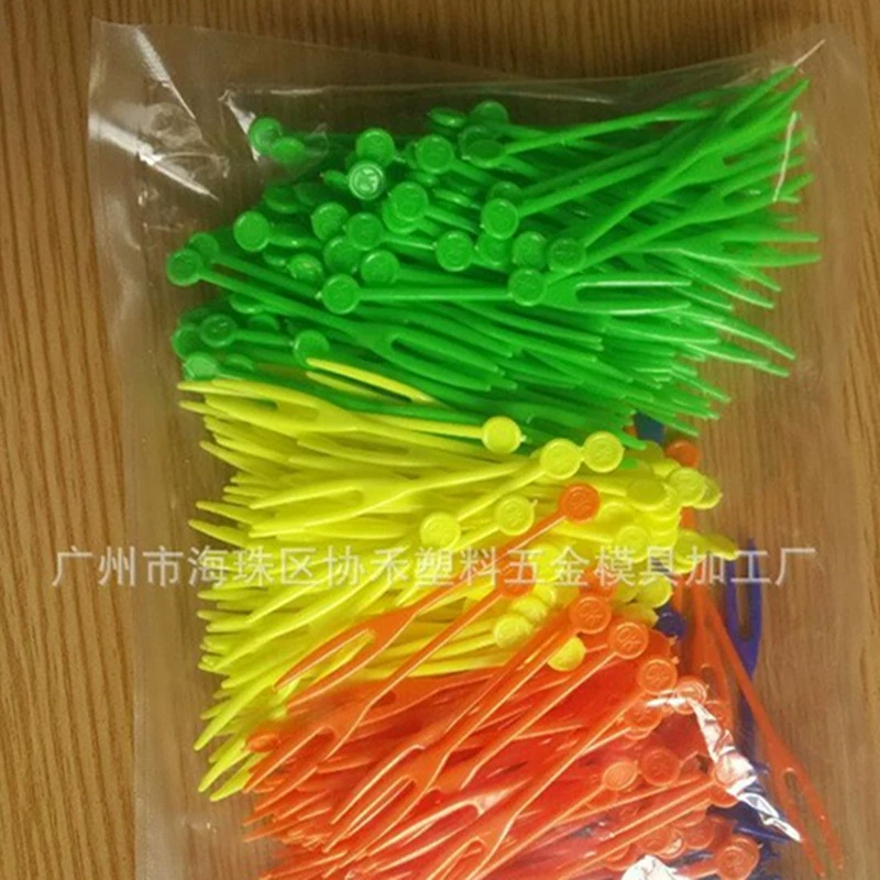 Готовые к оптовой продаже одноразовые вилки из пластика для фруктов, красивые прозрачные вилки для дегустации, разноцветные угги для фруктов