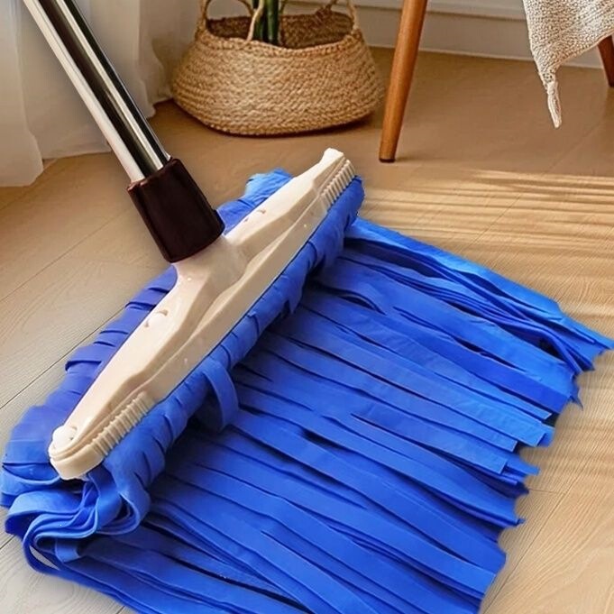 New suede mop with a flat head, designed for use in commercial properties and shopping malls; it cleans floors without leaving streaks and has excellent water absorption New suede mop with a flat head, designed for use in commercial properties and shopping malls; it cleans floors without leaving streaks and has excellent water absorption