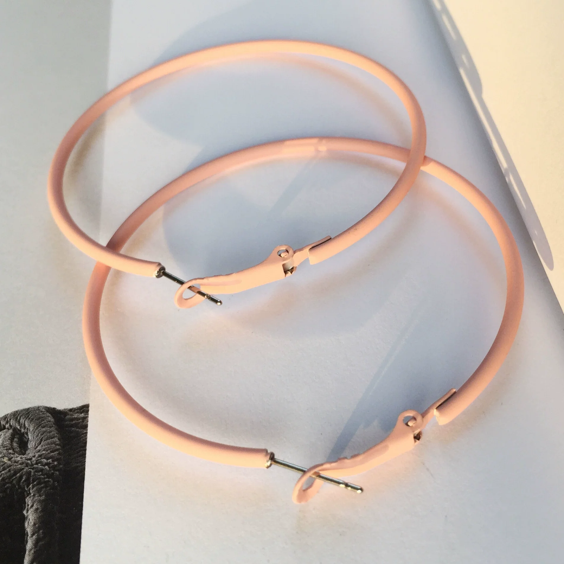 Ластик, модные серьги-к hoops