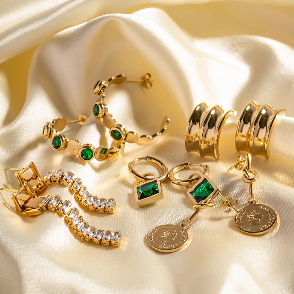 Retro Heart Shape Stainless Steel Plating Zircon Drop Earrings Ear Studs 1 Pair