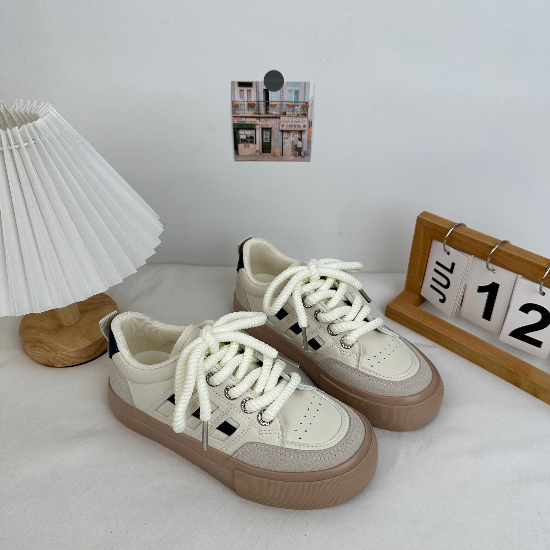 Far Wave Autumn Zapatos casuales coreanos para mujer Zapatos de lona de nicho de estilo ins de todo fósforo para mujer 2024 nuevos zapatos blancos image 3
