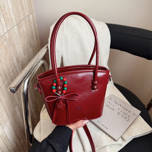 �tɫ�|��ˮͰ����б���Ů���������ֶY��Ů��ͨ�ڰٴ�μ�����
