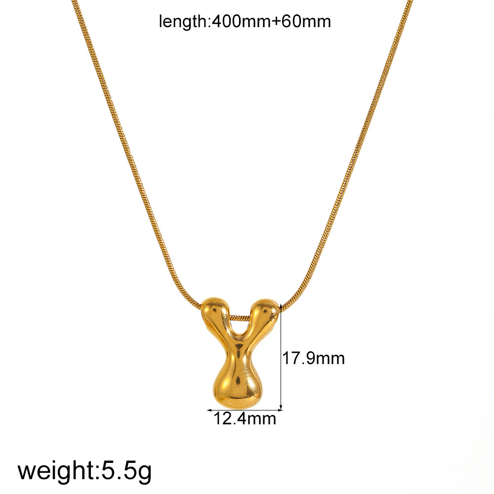 Europa y América de moda letras de acero inoxidable personalidad de diseño nicho ligero de lujo 18k oro titanio colgante de acero collar mujer