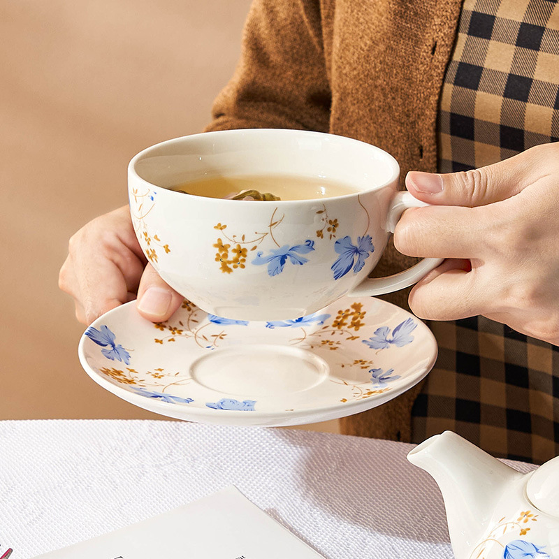 Juego de té de cerámica creativa flor traje tetera británica taza Madre y niño olla Oficina sola cafetera hervidor regalo venta al por mayor