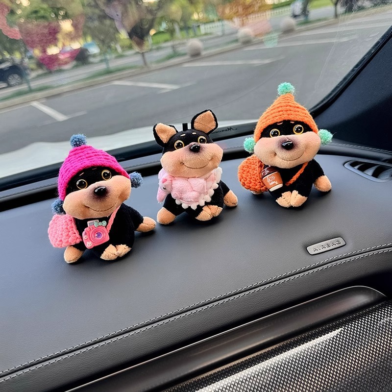Accesorios de coche de abeja y perro adornos 2025 nuevos accesorios de decoración de coche consola central de coche panel de instrumentos linda mujer
