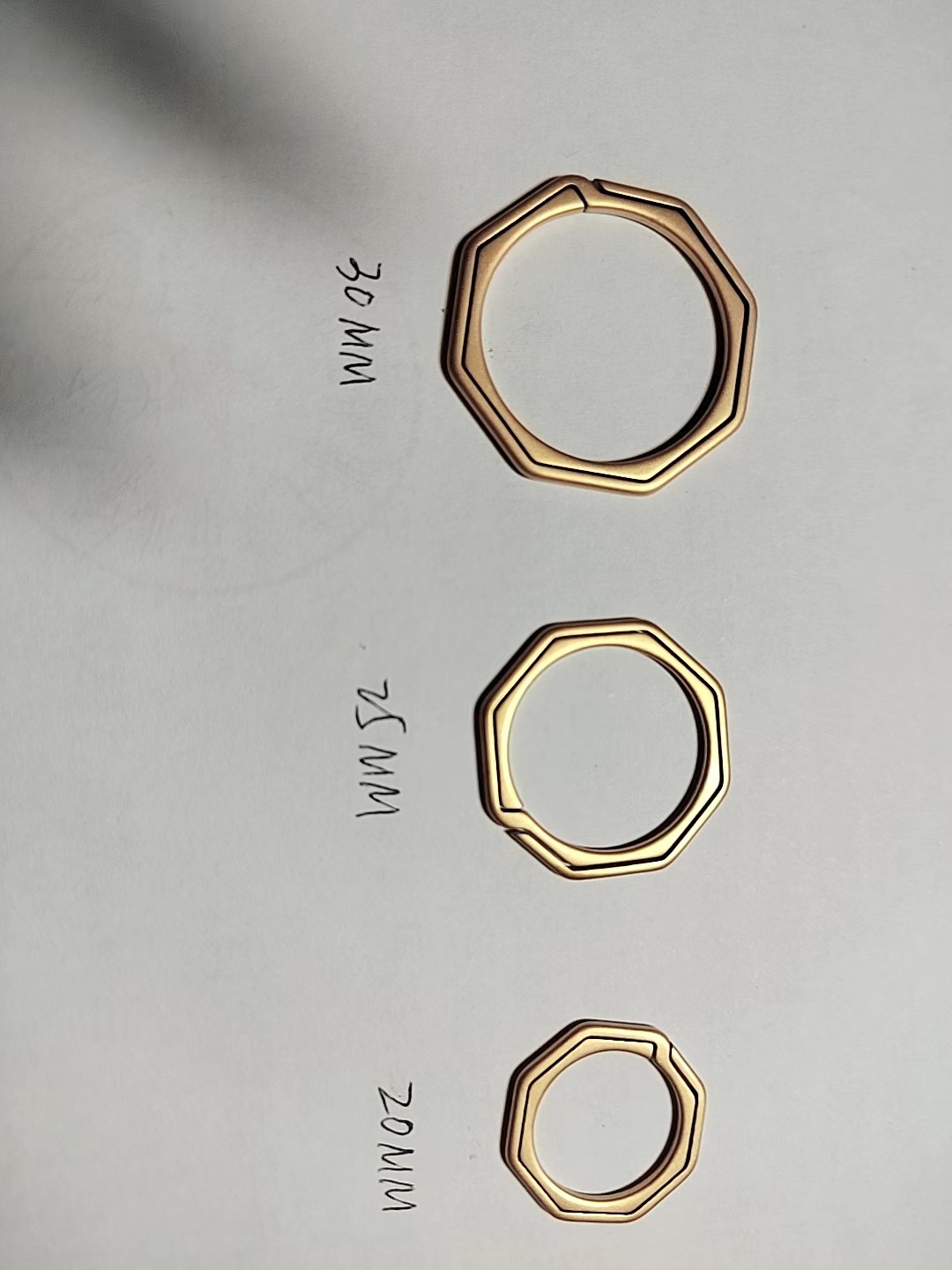 Accesorios de aleación de titanio llavero anillo colgante hebilla bolsa anillo cintura colgando hebilla aleación de titanio herradura hebilla círculo fabricante