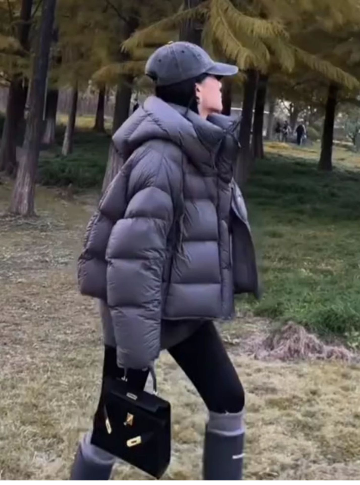 회색