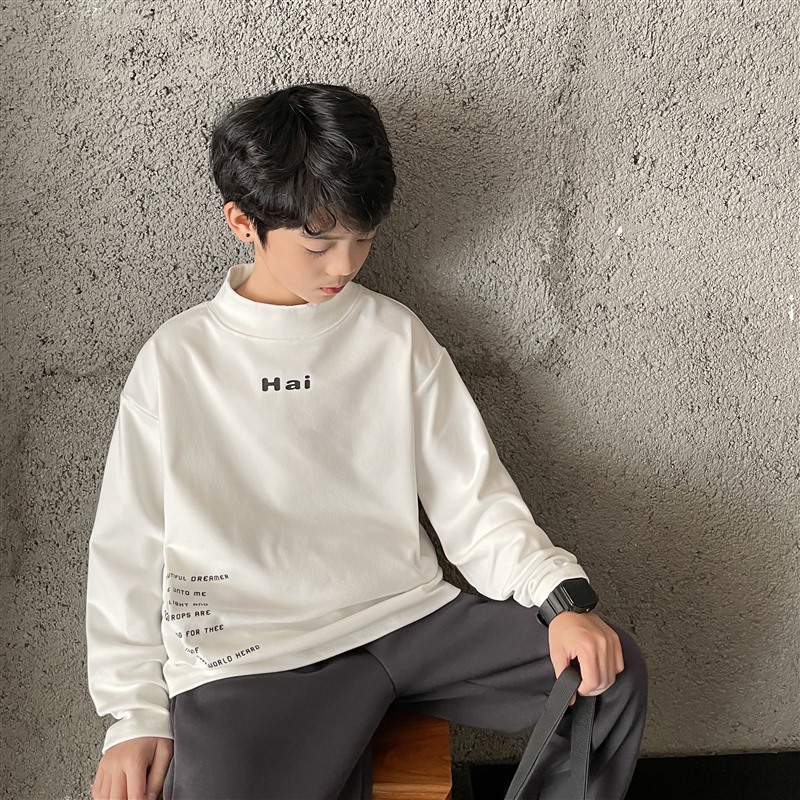 Camisa de fondo de estilo occidental para niños 2023 Otoño e Invierno nuevos niños estilo coreano Camiseta de manga larga para niños de terciopelo medio y niños grandes