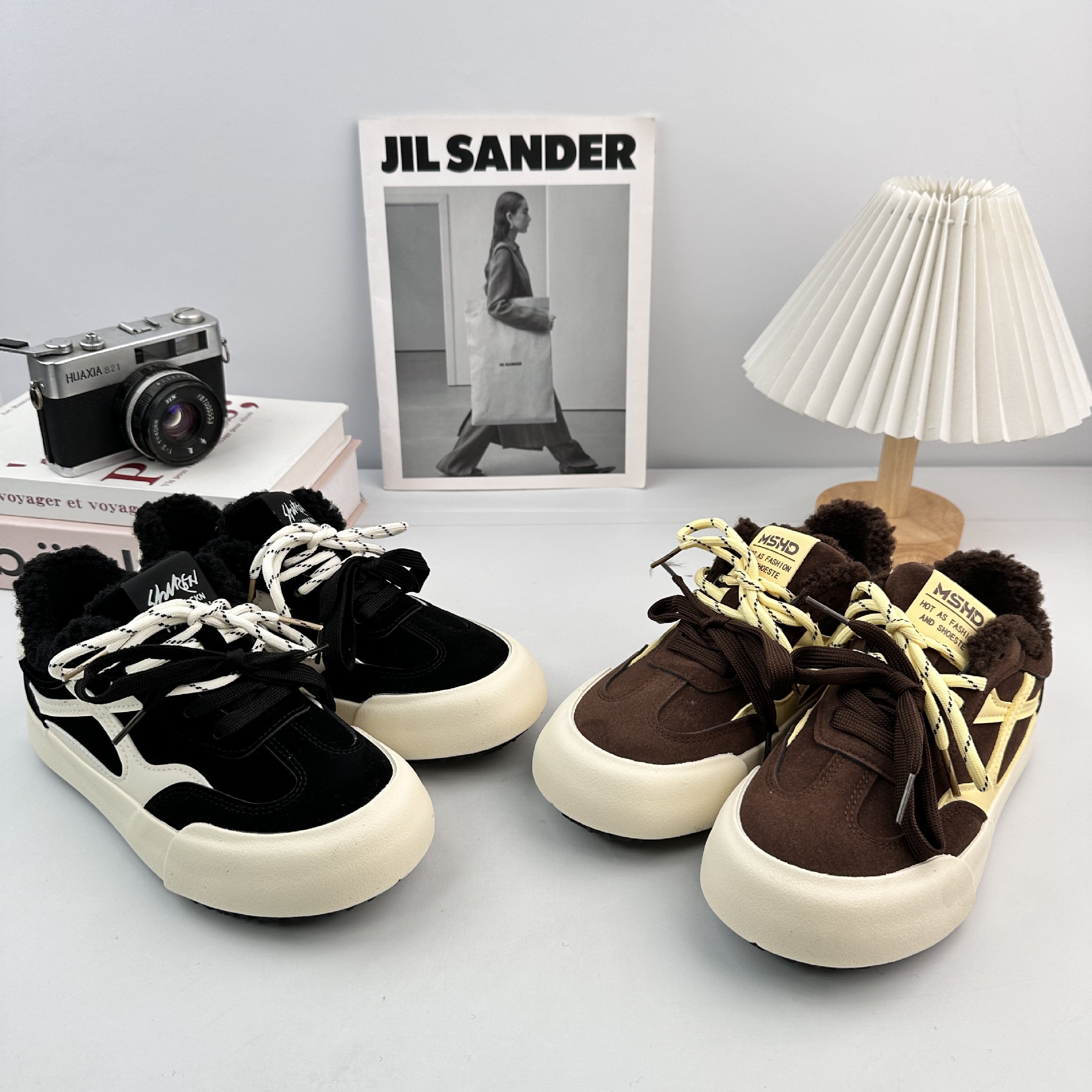 Otoño y invierno zapatos de skate casuales de terciopelo para mujeres belleza de color alemán estilo de moda doble cordón zapatos de entrenamiento alemán nicho