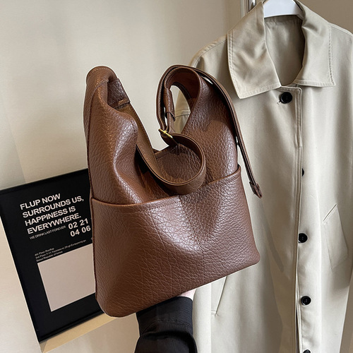  Trendy Classic Fashion Niche Style Soft Leather Single Shoulder Large Capacity Bag Women’s Bucket Bag Crossbody Textured Commuting Bag