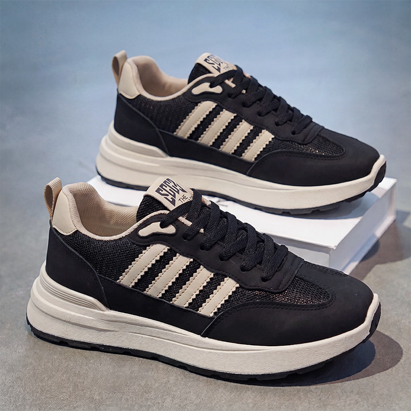 Zapatos deportivos de ocio transpirables en la superficie de la red, zapatos de papá estudiantil con suela gruesa, nuevos zapatos para hombres en verano de 2026