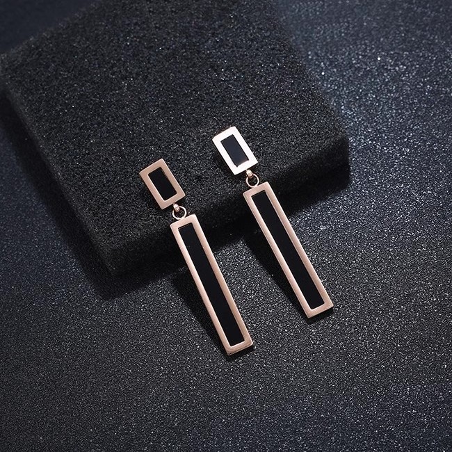 Temperamento europeo y americano pernos de arete largos aretes rectangulares de geometría femenina exagerada oro rosa no decolor aretes de acero de titanio