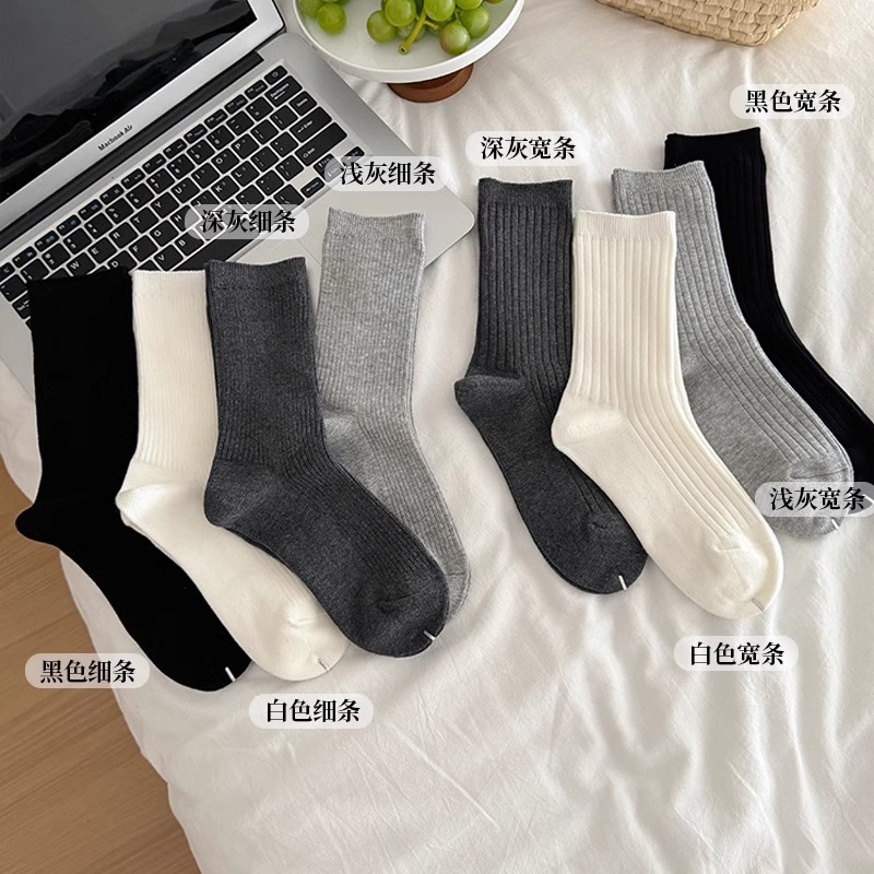 Strip tipis hitam