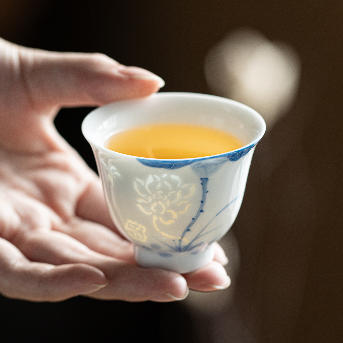 Exquisite Porcelain Hand-Painted Blue and White Tea Cup Kung Fu Tea Set Underglaze Color Lotus Bamboo Small Tea Cup Retro Home Guest Cup