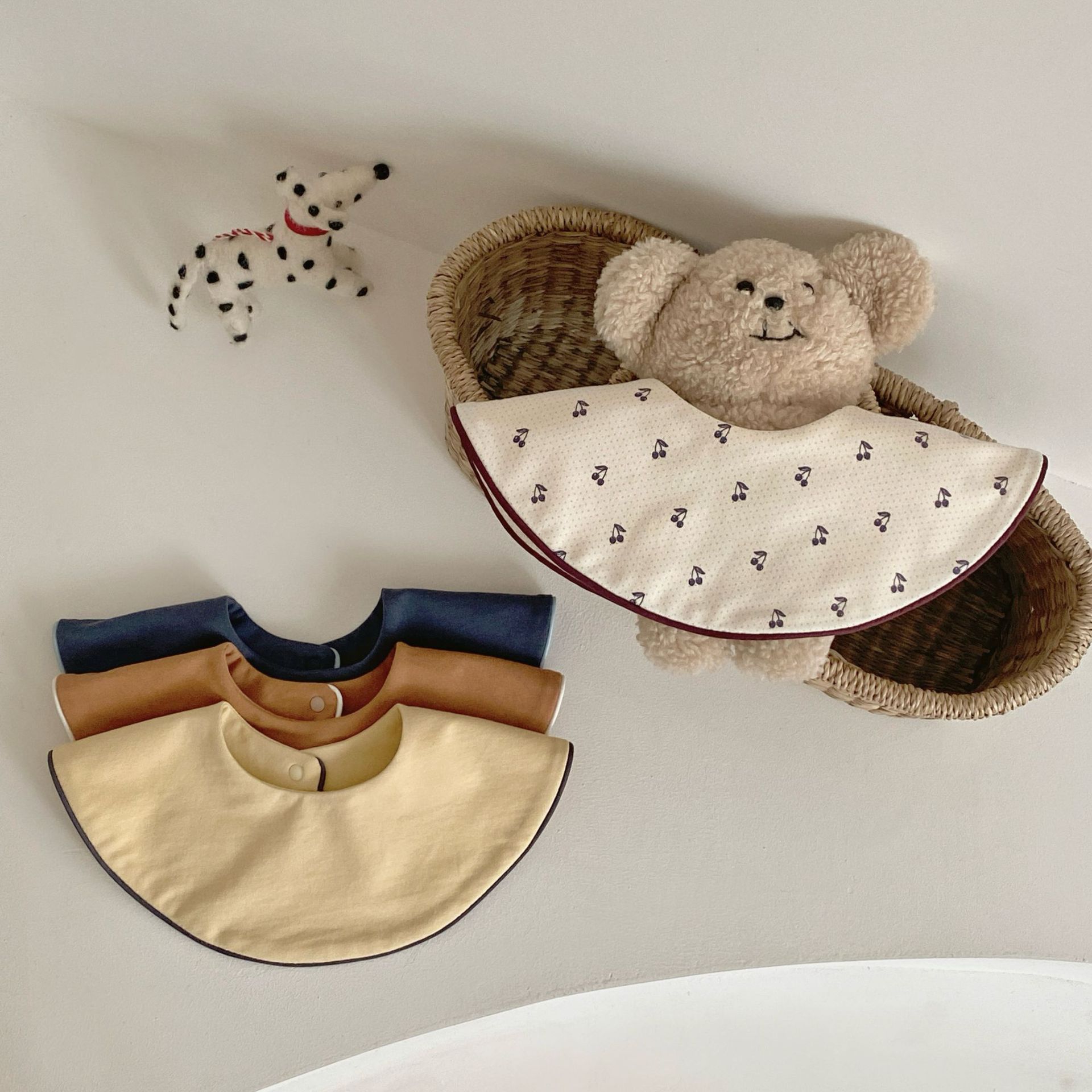 Bebek Emeği Önlüğü Saf Pamuk A Sınıfı Emici Erkek Kız Bebek Çift Yüzlü Biyeli Yaka Yuvarlak Önlük Dört Mevsim Modeli