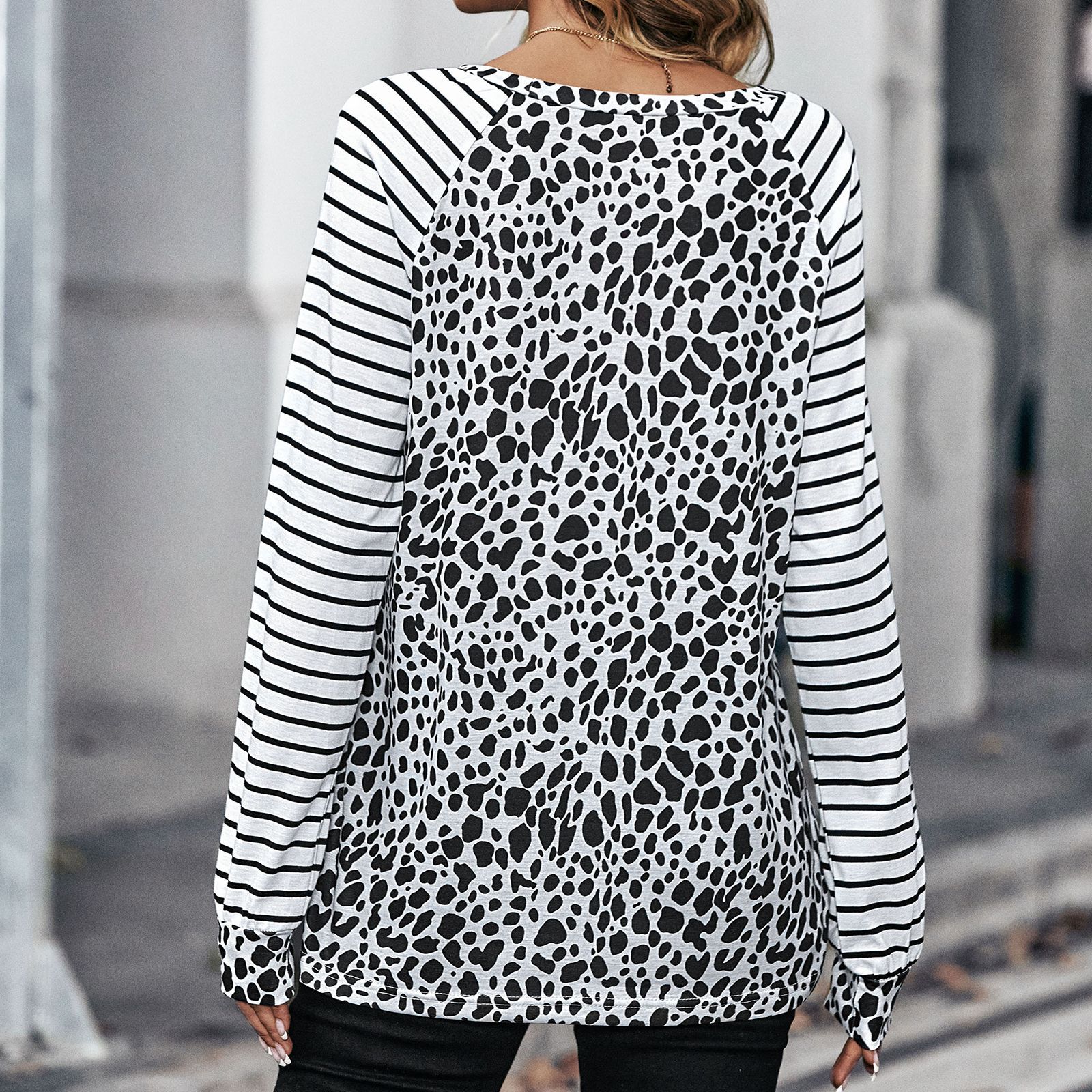 Fashion Leopard Round Neck Long Sleeve Regular Sleeve Printing T-shirt