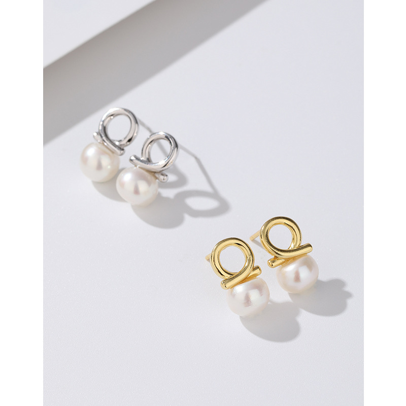 Pendientes de perlas de agua dulce para mujeres 925 Luz de plata esterlina de lujo de alto grado elegante pendientes simples pendientes de diseño de nicho nuevo