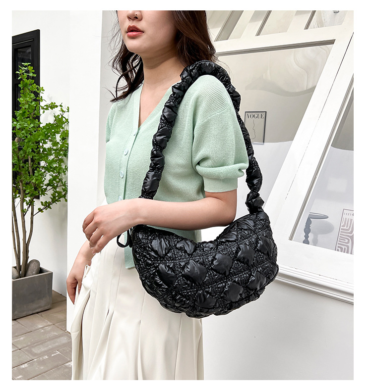 Koreanische Version der modischen Wolkentasche, plissierte Knödeltasche, vielseitige Umhängetasche mit einer Schulter für Damen (mit Staubbeutel im Lieferumfang enthalten)_voghion.com