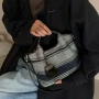 小众单肩条纹新款斜挎包