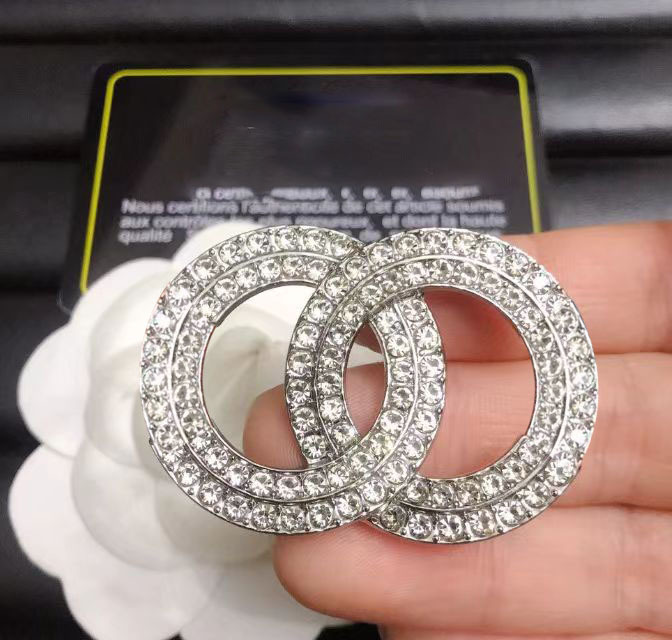 Brillo de alta calidad de fragancia con diamante de doble letra personalidad masculina y femenina accesorios de aleación de collar