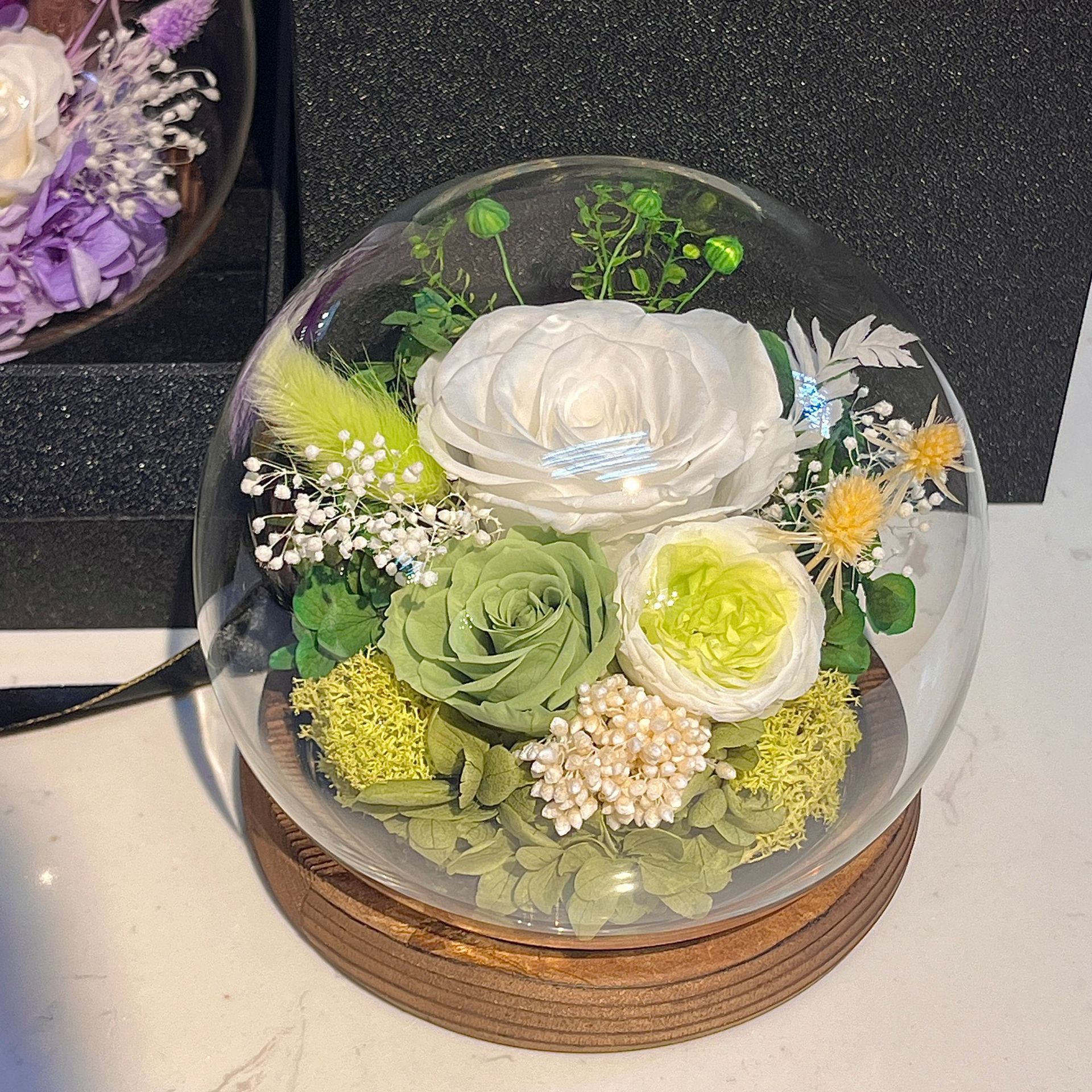 선물 상자가있는 라이트 그린