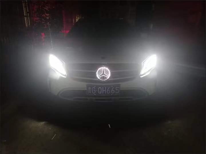 Mercedes-Benz Luminous Standard E-Class GLC C- Class GLK ML CLA Modified China Net Luminous Standard with Light Luminous Car Mark
