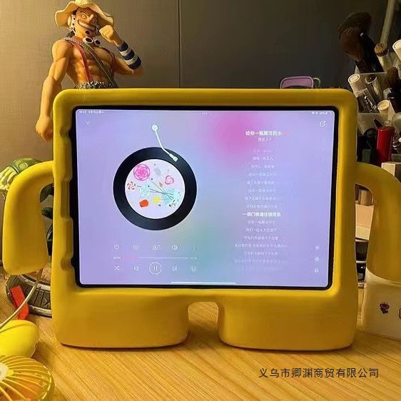 iPad de 11 pulgadas cubierta mini6 / 7 a prueba de caídas 10.2 / 9.7 / air3 / Air7 / pro11 color caramelo de dibujos animados