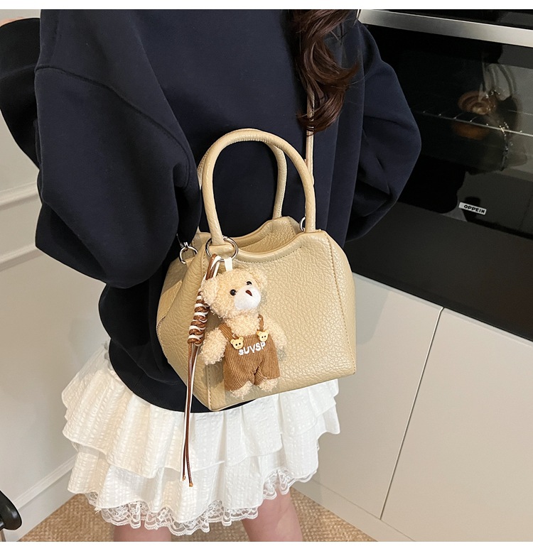 This is a unique, stylish and casual women's bucket bag for the summer of 2025. It's a Korean style single-shoulder crossbody women's bag with a sense of fashion undefined
