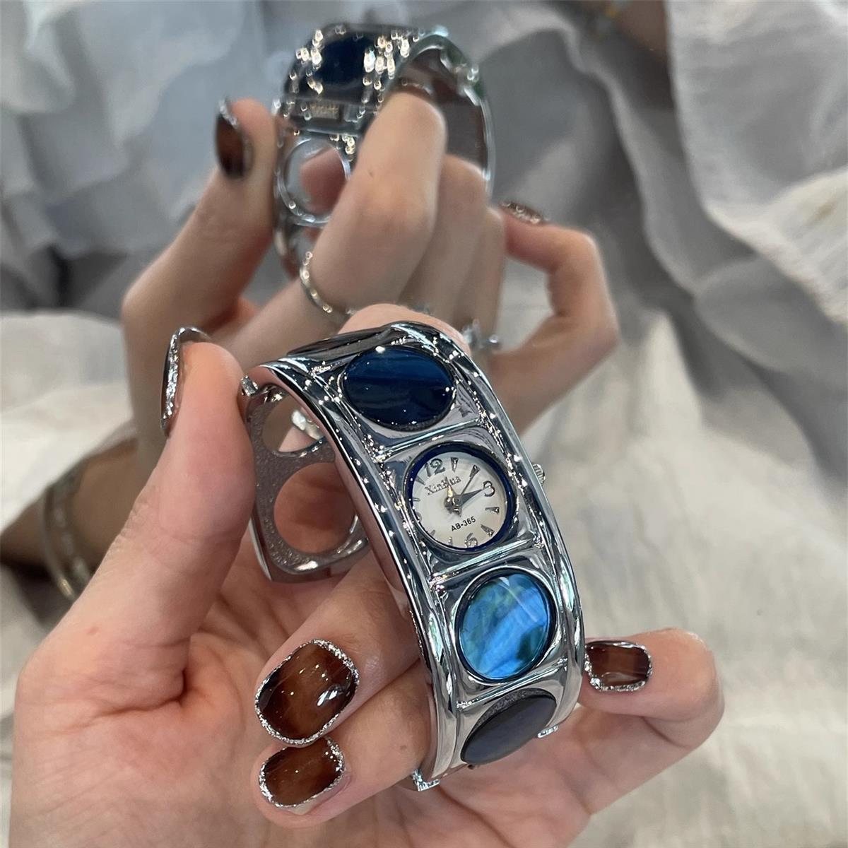 Bracelet Watch for Women Niche Art Women's Watch High-Value Brand Ladies 2025 Popular Girls' Watch