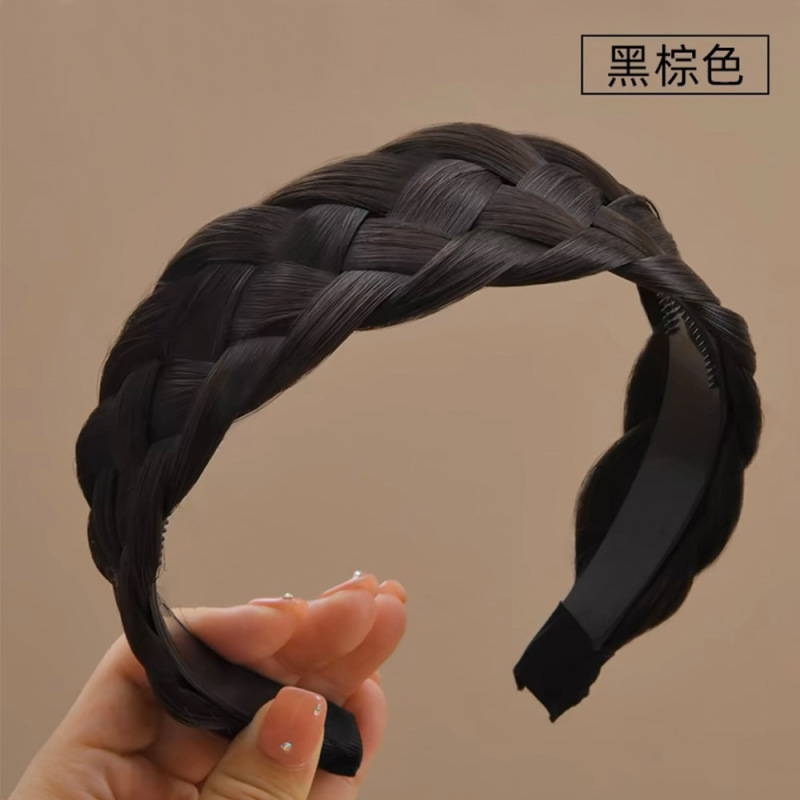 かつらのカチューシャを広げて、六つのつまみを厚くします。|undefined