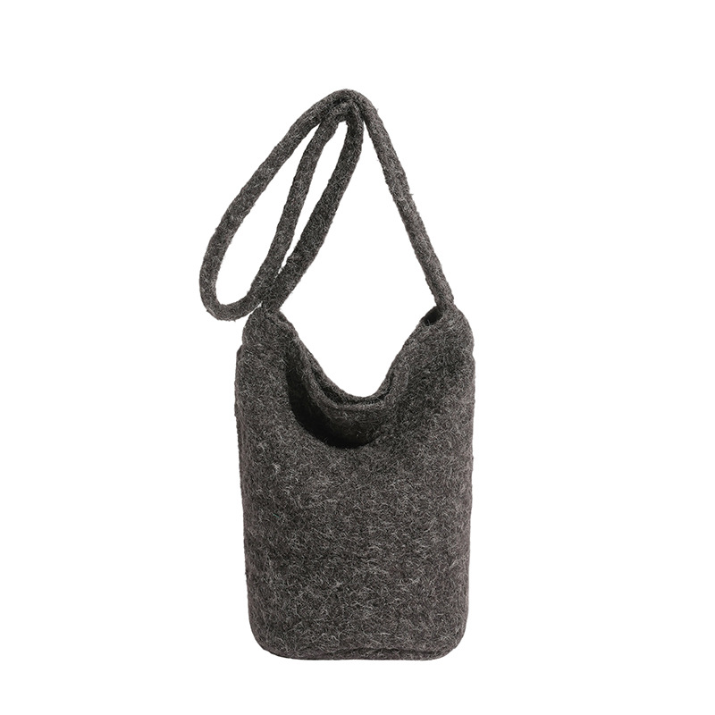 Bolsa de moda coreana de lana 2025 nuevo bolso de cubo de peluche suave glutinoso estilo extranjero de moda bolso de hombro de una sola mujer