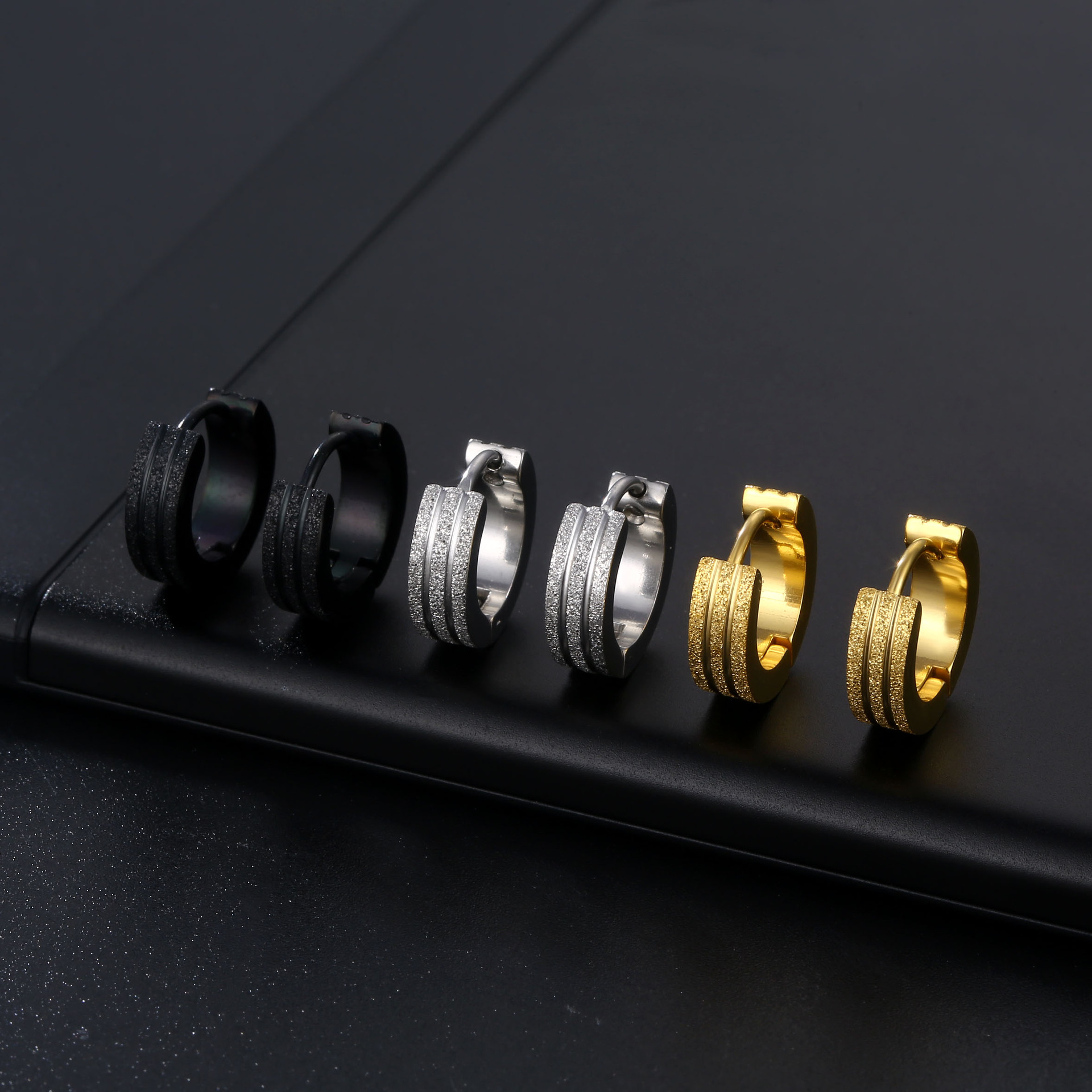 1 Piece Fashion Solid Color Alloy Plating Men's Earrings display picture 1