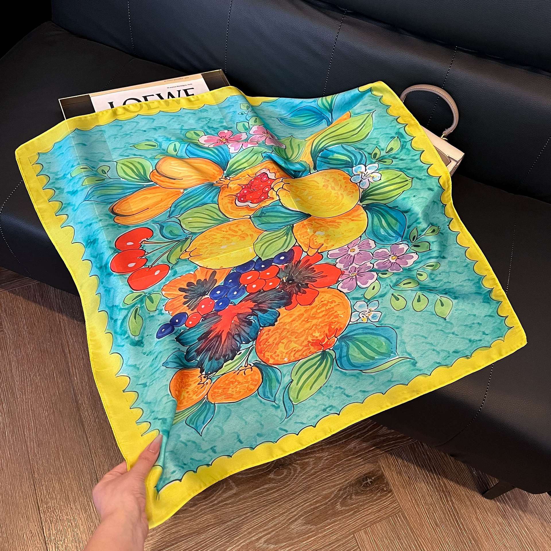 Transfronterizos nuevos bufandas de seda azul de alto nivel de seda cuadrada de simulación bufandas de moda de decoración de moda de combinación bolsa correa de pelo bufandas profesionales